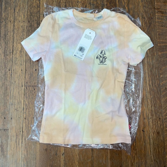 Levi's Tops - Levi’s tie dye tee 💫 🌈